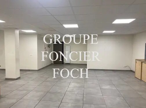 Retail in Lyon for lease - Interior Photo - Image 1 of 4