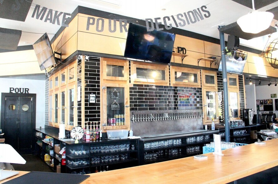 8000 15th Ave NW, Seattle, WA for lease - Interior Photo - Image 2 of 9