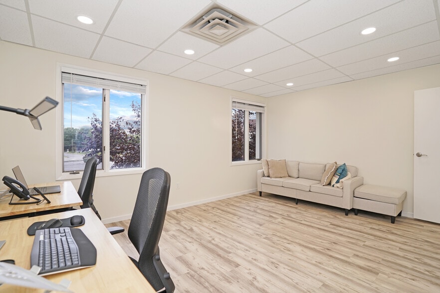 8304 Old Courthouse Rd, Vienna, VA for sale - Interior Photo - Image 3 of 15