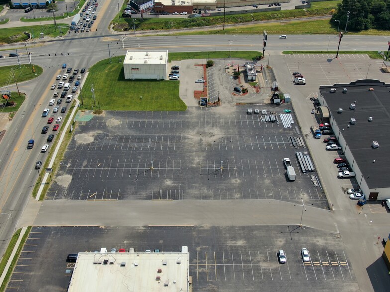 1620 N Green River Rd, Evansville, IN for lease - Building Photo - Image 3 of 15