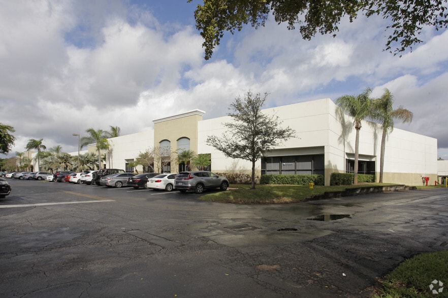 700-710 S Military Trl, Deerfield Beach, FL for lease - Primary Photo - Image 1 of 27