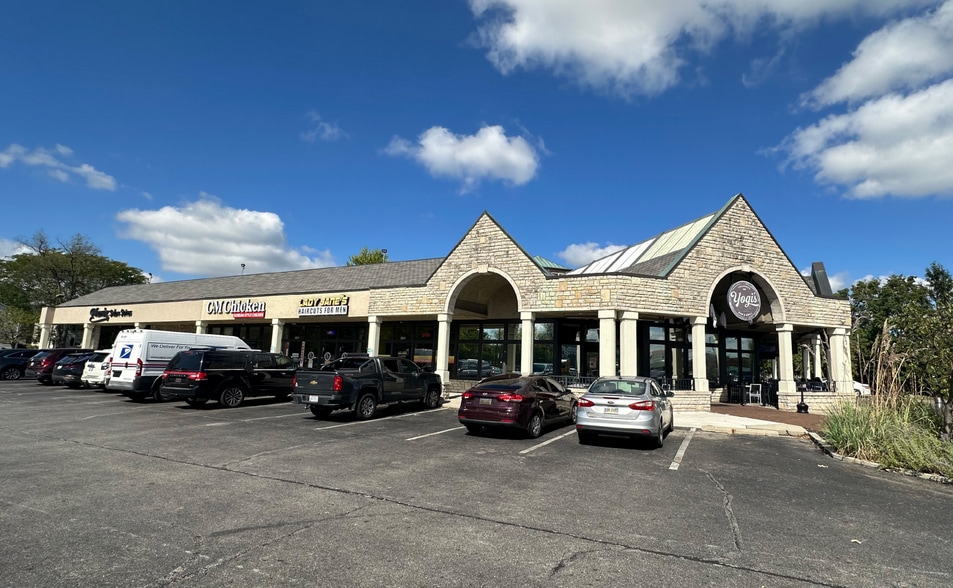 1126 W Henderson Rd, Columbus, OH for lease - Building Photo - Image 2 of 4