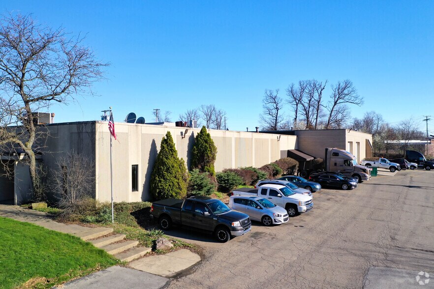 155 Thorn Hill Rd, Warrendale, PA à vendre - Photo principale - Image 1 de 3