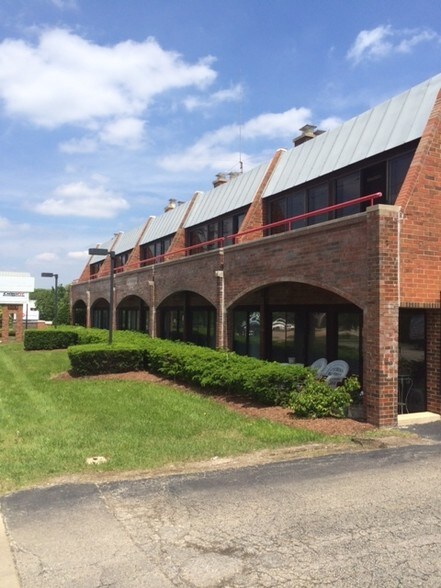 303 N Northwest Hwy, Barrington, IL à louer - Photo du bâtiment - Image 1 de 1