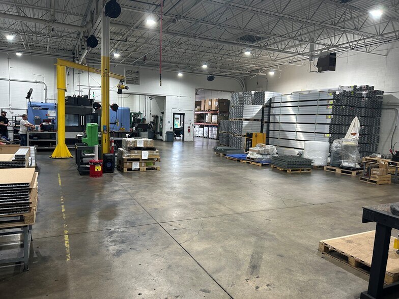 38353 Abruzzi Dr, Westland, MI à louer - Photo du bâtiment - Image 3 de 5