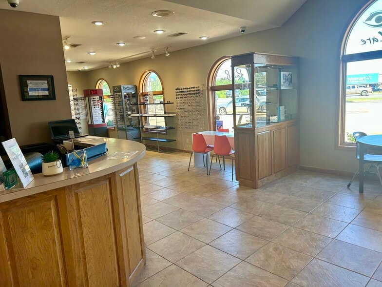 1629 Airport Rd, Hot Springs, AR for sale - Lobby - Image 2 of 3