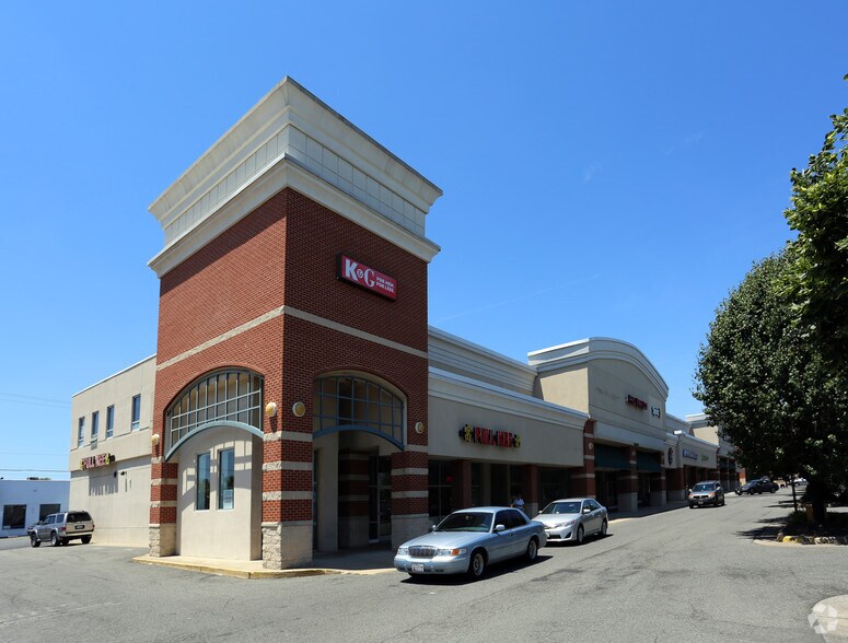 5803-5857 Leesburg Pike, Bailey's Crossroads, VA à louer - Photo du bâtiment - Image 3 de 5