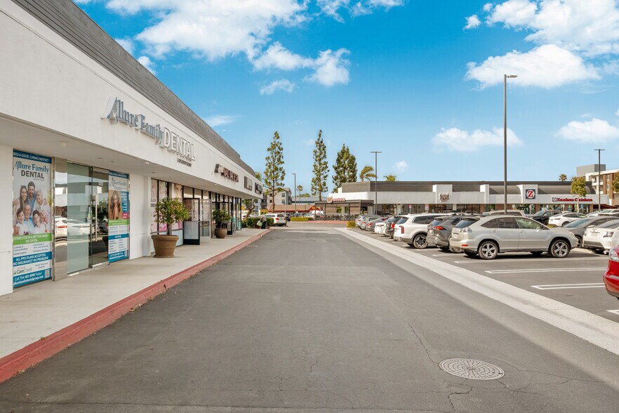 18581-18631 Beach Blvd, Huntington Beach, CA à louer - Photo du bâtiment - Image 3 de 37