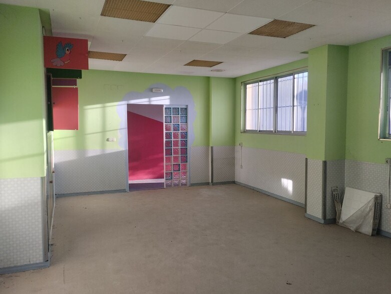 Commerce de détail dans Valladolid à louer - Photo du bâtiment - Image 3 de 36