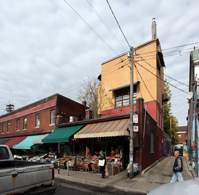 More details for 200-202 Baldwin St, Toronto, ON - Retail for Lease