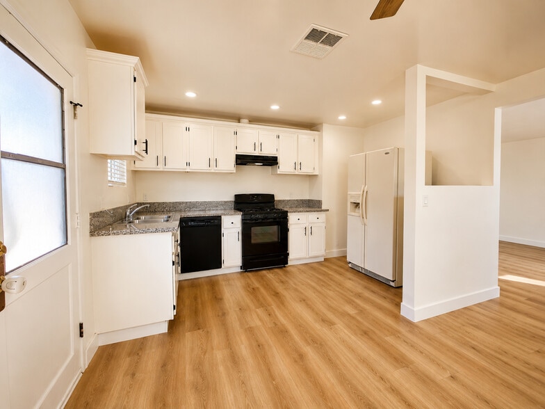 1977 5th St, La Verne, CA à vendre - Photo du bâtiment - Image 3 de 21