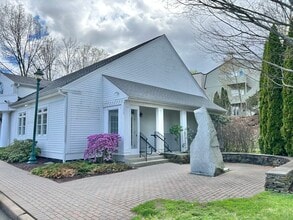 33 Dale Rd, Avon, CT for lease Interior Photo- Image 2 of 16