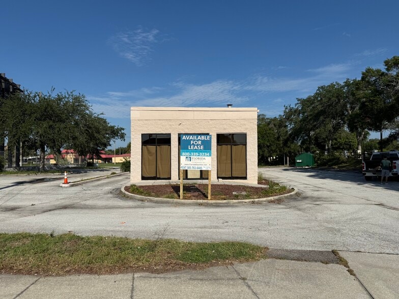 209 S Cocoa Blvd, Cocoa, FL for lease - Primary Photo - Image 1 of 26