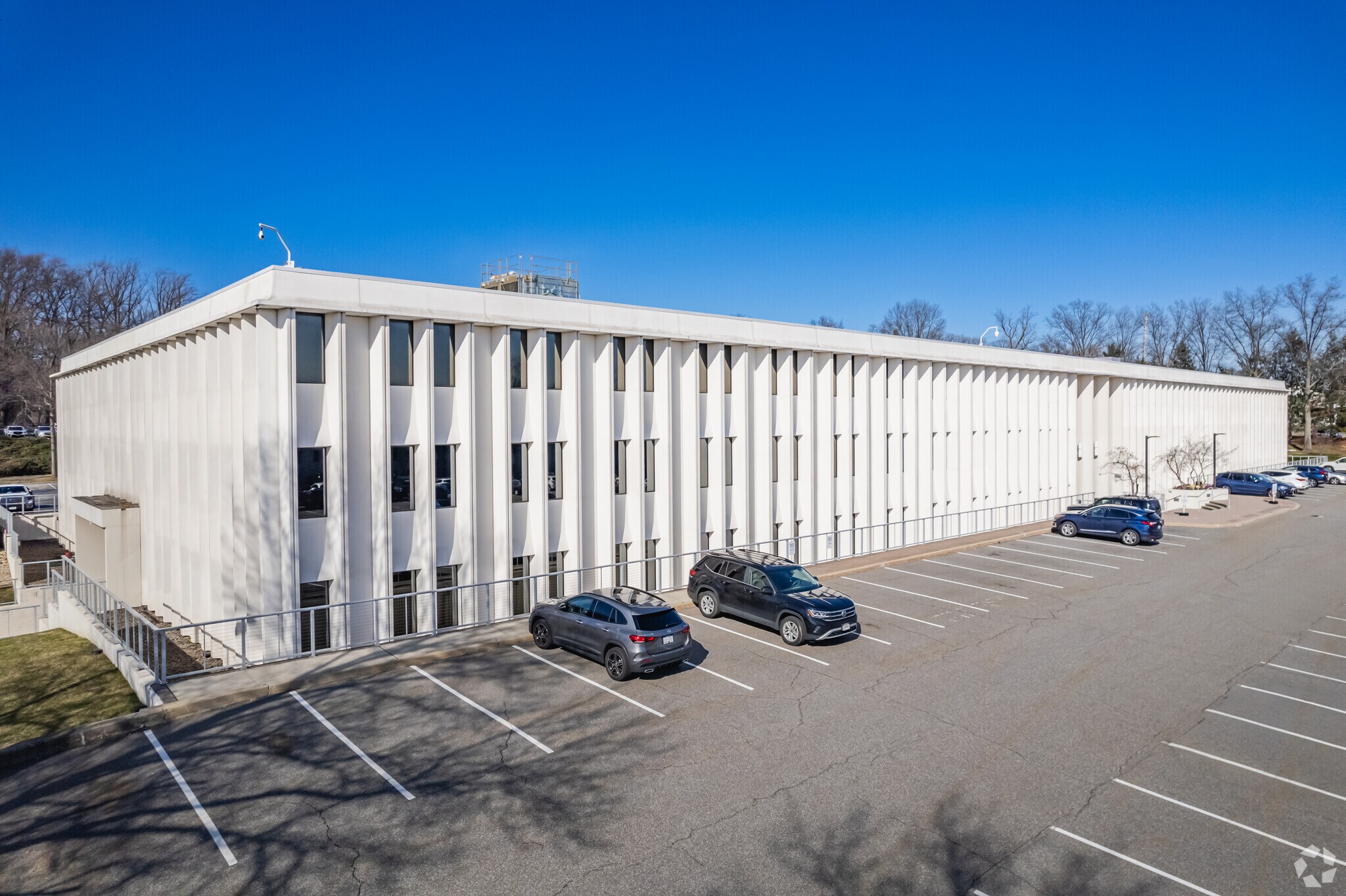 5 Dakota Dr, Lake Success, NY for lease Building Photo- Image 1 of 9