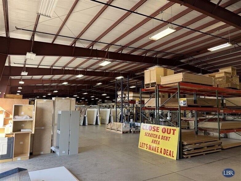 620 Distribution Dr, Melbourne, FL à louer - Photo du bâtiment - Image 2 de 7