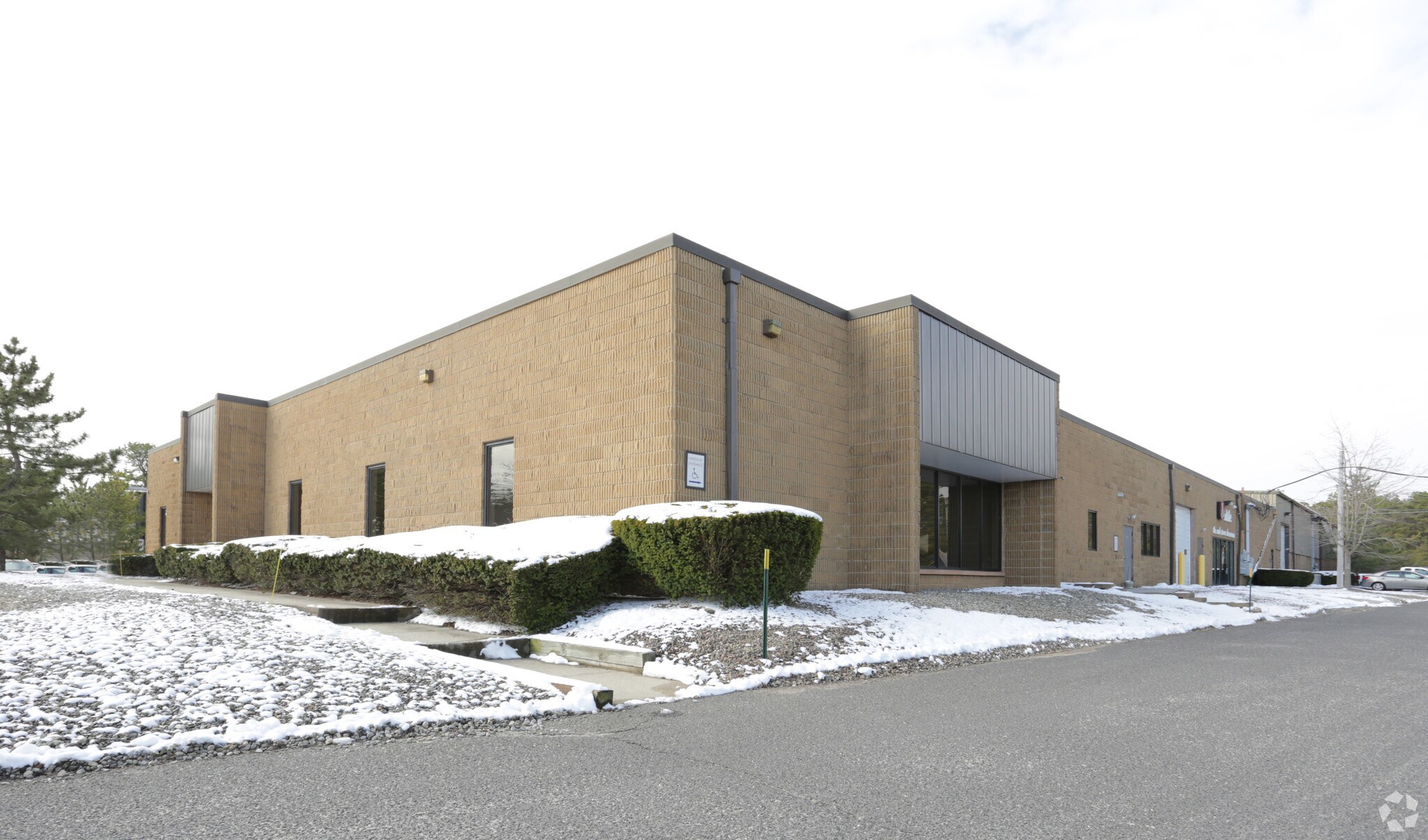 1000 Airport Rd, Lakewood, NJ for lease Primary Photo- Image 1 of 7
