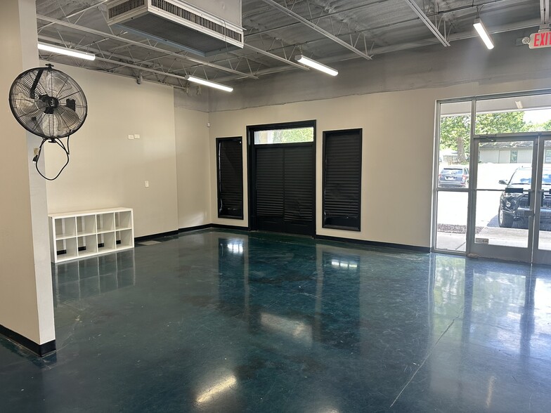 9220 Park West Blvd, Knoxville, TN for lease - Building Photo - Image 3 of 8