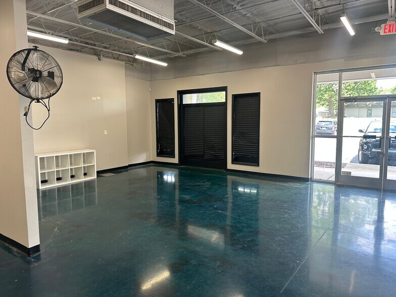 9220 Park West Blvd, Knoxville, TN à louer - Photo du bâtiment - Image 3 de 8