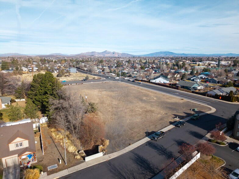 SW 27th St, Redmond, OR à vendre - Photo du bâtiment - Image 2 de 20