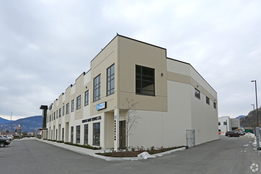 43995 Progress Way, Chilliwack, BC à louer - Photo du bâtiment - Image 3 de 8