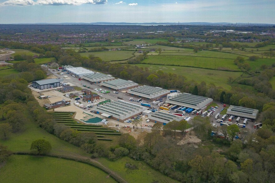 Burnetts Ln, Southampton à louer - Aérien - Image 3 de 4