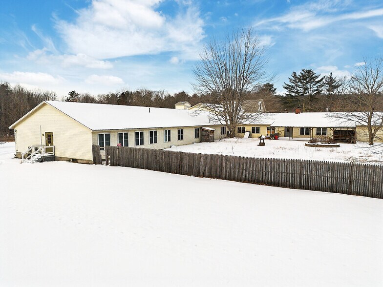 457 Old Lewiston Rd, Winthrop, ME à vendre - Photo du bâtiment - Image 3 de 19