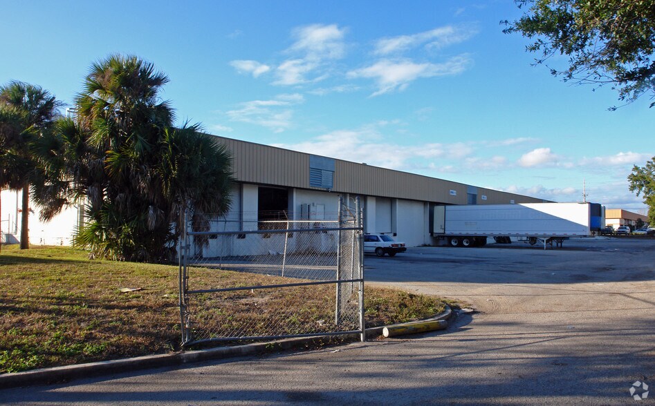 3415 Bartlett Blvd, Orlando, FL à vendre - Photo du bâtiment - Image 3 de 8
