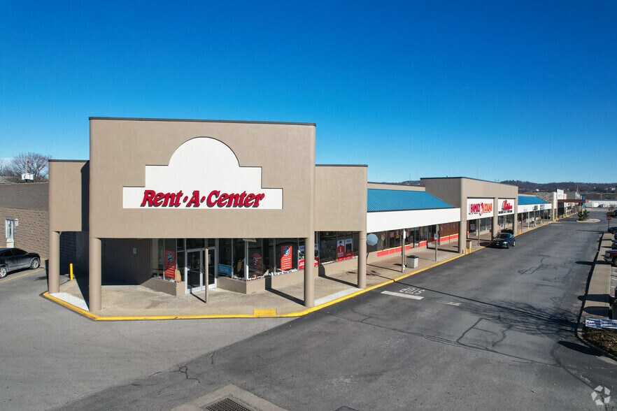 136 McKees Rocks Plz, McKees Rocks, PA à louer - Photo du bâtiment - Image 2 de 15