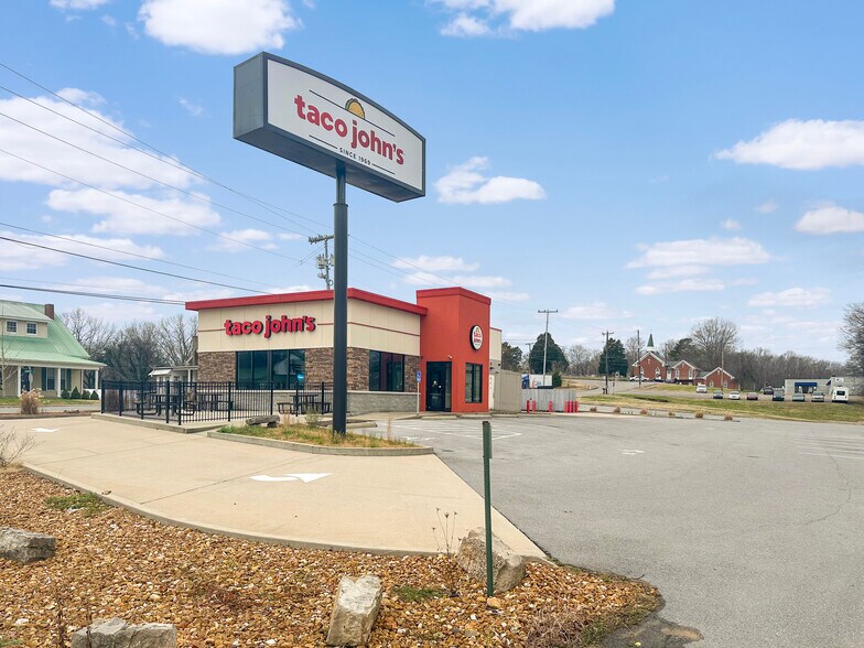 415 Donelson Pkwy Pky, Dover, TN à vendre - Photo du bâtiment - Image 2 de 3