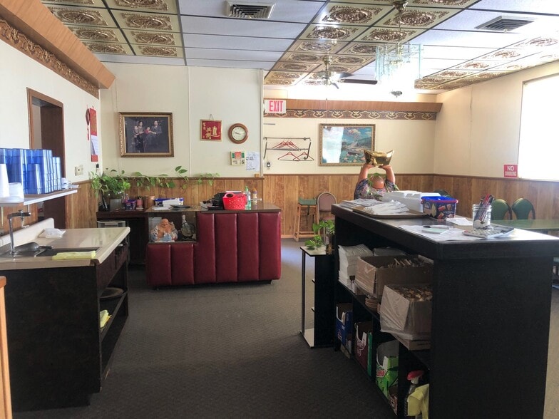 2001 W Main St, Independence, KS à vendre - Photo intérieure - Image 2 de 5