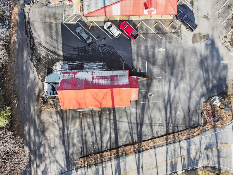 1937 Robertson Loop Rd, Clarkesville, GA à vendre - Photo du bâtiment - Image 2 de 10