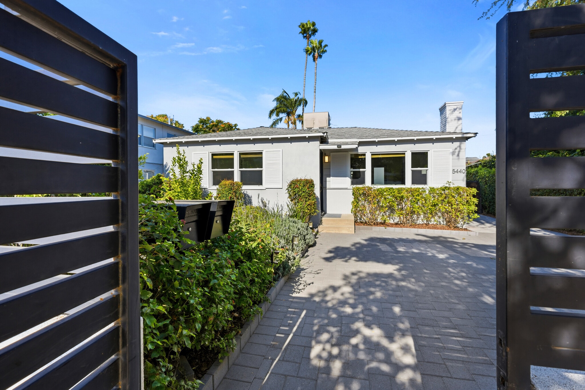 5438 Colfax Ave, North Hollywood, CA for sale Primary Photo- Image 1 of 72