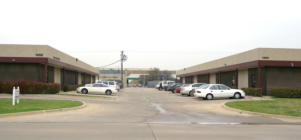 1450 Halsey Way, Carrollton, TX à vendre - Photo du bâtiment - Image 2 de 26