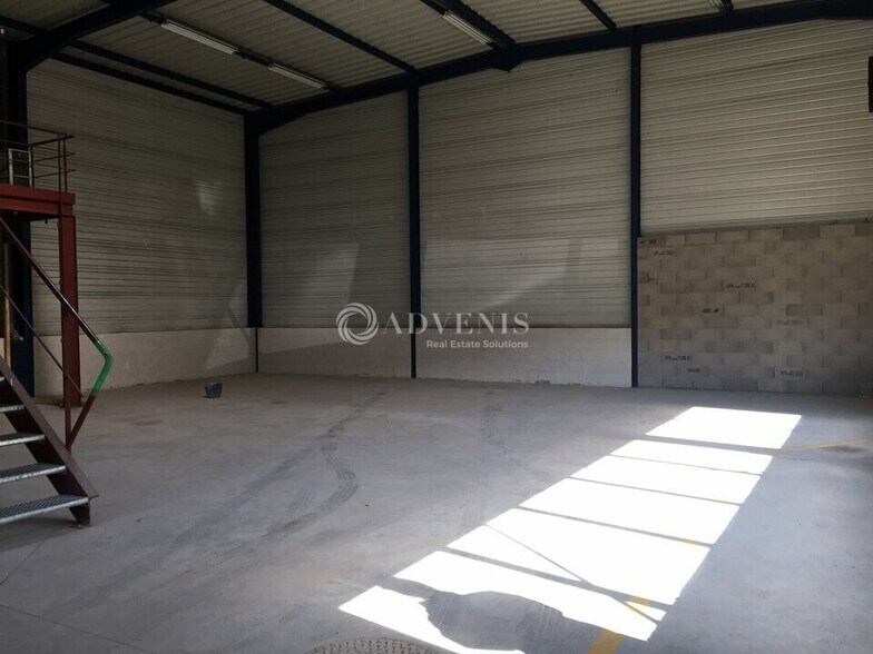 Flex in Fegersheim for lease - Interior Photo - Image 3 of 5