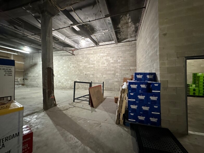 1033 Massachusetts Ave, Roxbury, MA for lease - Interior Photo - Image 3 of 9