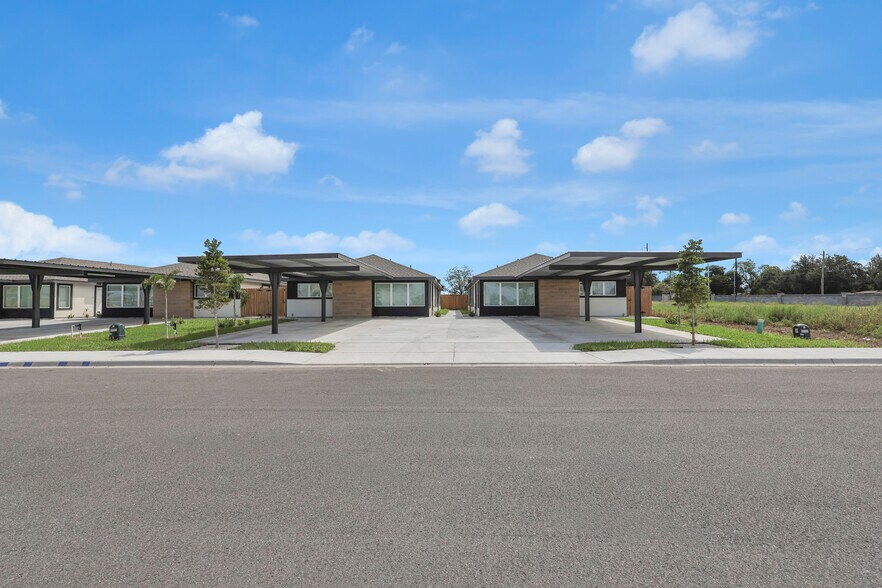 1621 Shadow Creek, Weslaco, TX for sale - Primary Photo - Image 1 of 15