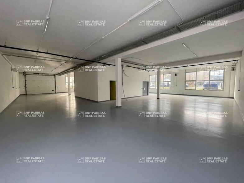 Flex in Villiers-sur-Marne for lease - Interior Photo - Image 2 of 12