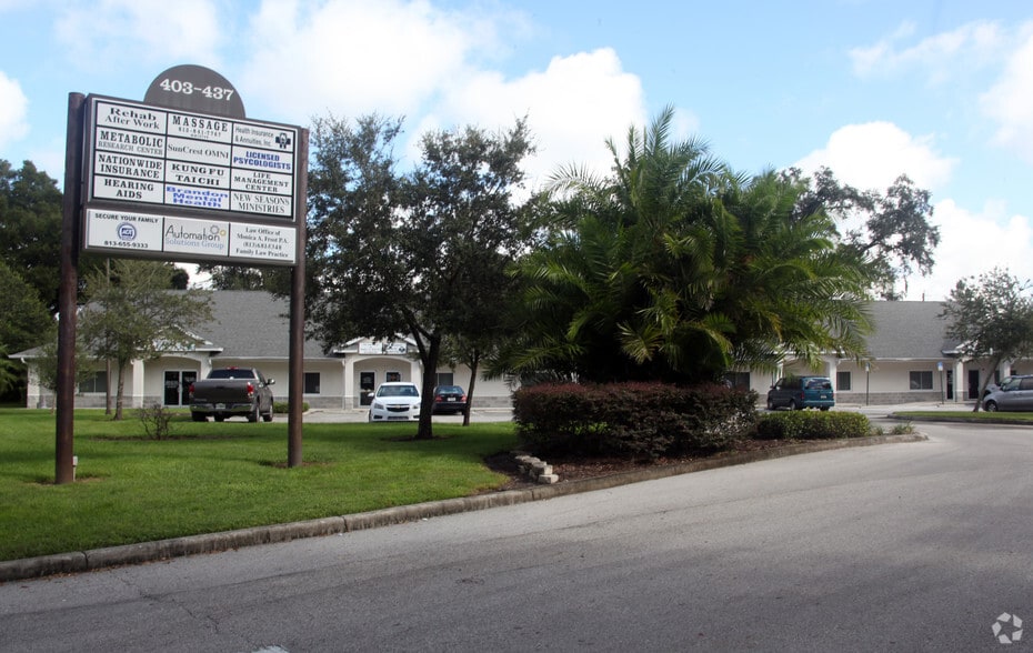 421-437 Lithia Pinecrest Rd, Brandon, FL for lease - Building Photo - Image 3 of 8