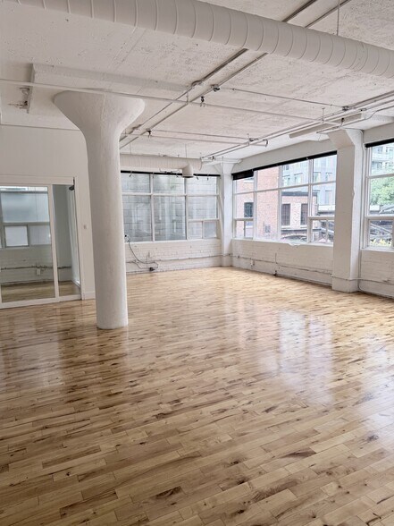 626 King St W, Toronto, ON à louer - Photo du bâtiment - Image 2 de 7