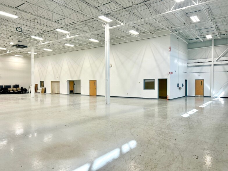 230 Corporate Dr, Portsmouth, NH for lease - Building Photo - Image 3 of 6