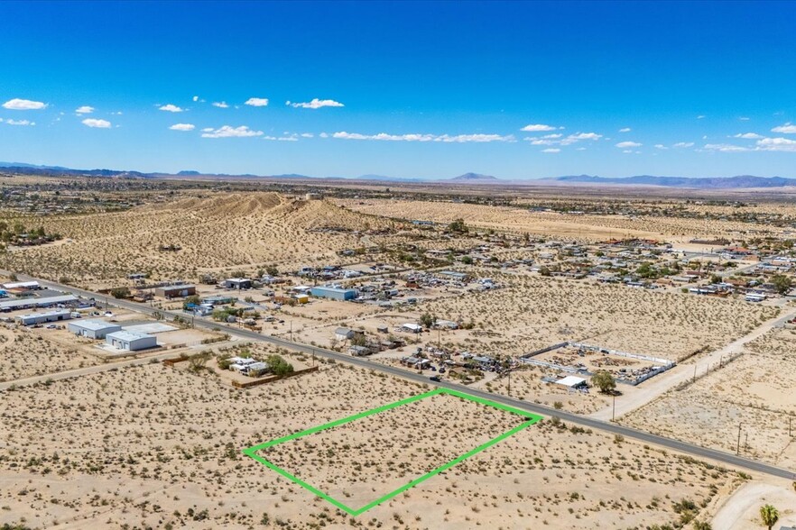 73499 Sullivan Rd, Twentynine Palms, CA à vendre - Photo du b timent - Image 1 de 11