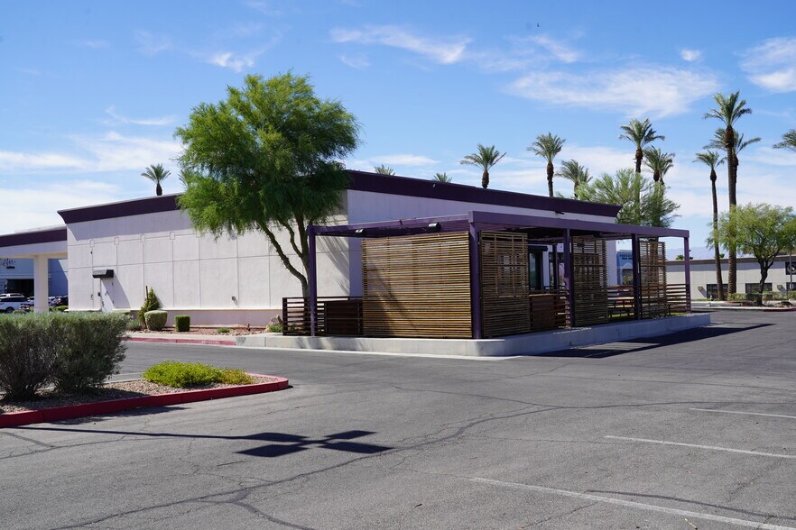 221 N Stephanie St, Henderson, NV à louer - Photo du bâtiment - Image 2 de 14