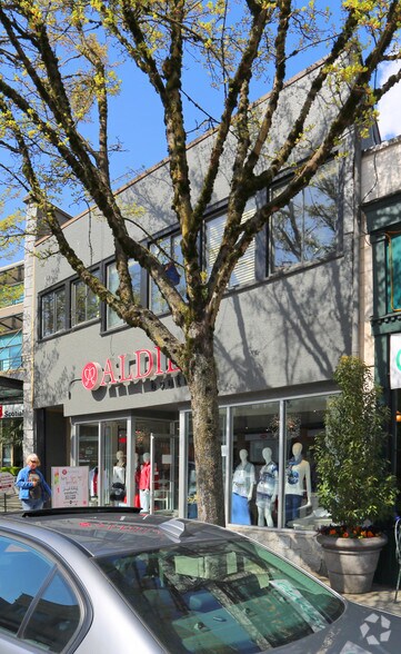 1543 Marine Dr, West Vancouver, BC à louer - Photo du bâtiment - Image 2 de 3
