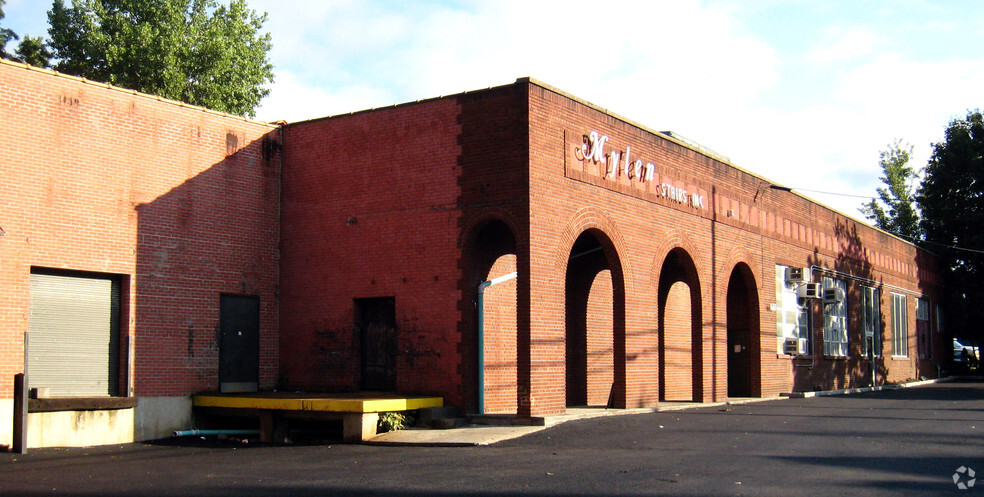 710 Washington St, Peekskill, NY à louer - Photo du bâtiment - Image 1 de 16