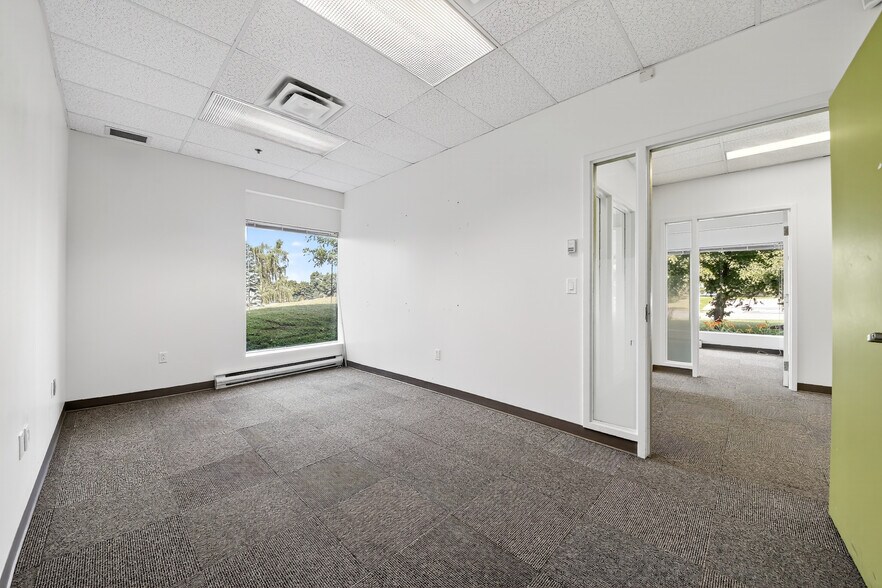 7210-7220 Rue Frederick-Banting, Saint-Laurent, QC à louer - Photo du bâtiment - Image 3 de 16