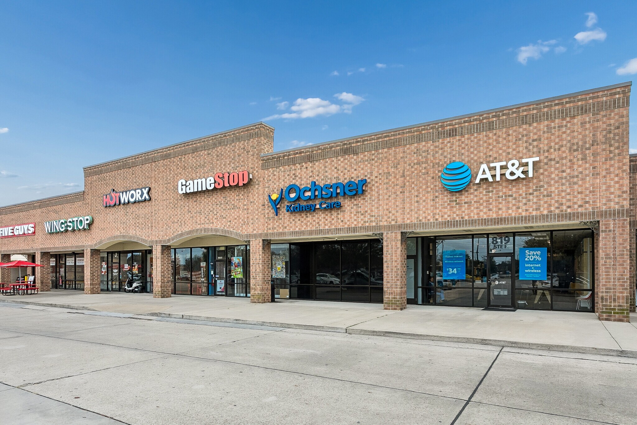 819 W Esplanade Ave, Kenner, LA for lease Primary Photo- Image 1 of 9