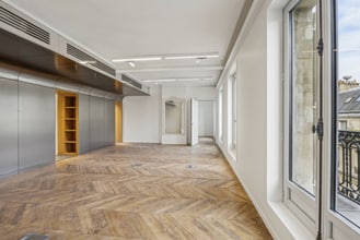 254 Boulevard Saint-Germain, Paris for lease Interior Photo- Image 2 of 4