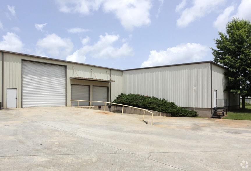 110 Robinson Ct, Fayetteville, GA for sale - Building Photo - Image 2 of 2