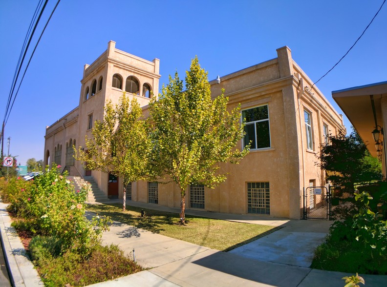 601 Niles St, Bakersfield, CA à vendre - Photo du bâtiment - Image 1 de 1