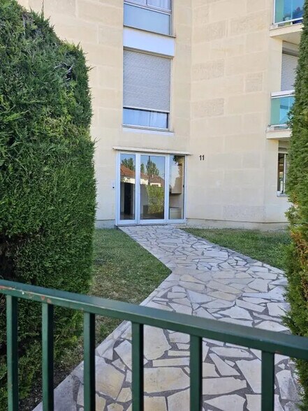 Bureau dans Saint-Maur-des-Fossés à vendre - Photo du bâtiment - Image 2 de 25